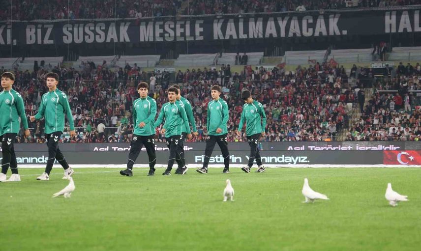 Konya'da dayanışma gecesi: Konyaspor ile Filistin 2-2 berabere