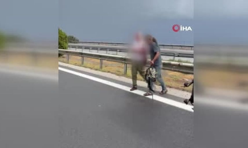 Otoyolda trafik kazası: minibüs ve iki tırın çarpışmasında 11 yaralı