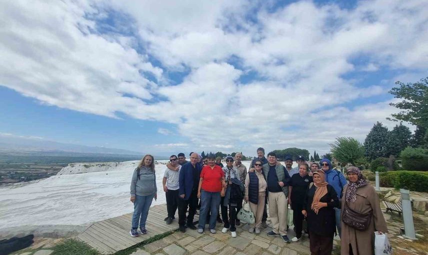 Engelsiz yaşam merkezi öğrencileri Pamukkale ve Buldan'da unutulmaz bir gün geçirdi