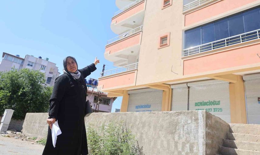 Hataylı kadının biber temizleyerek biriktirdiği parayla ev hayali iki kez yarıda kaldı