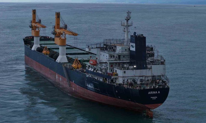 Arina A kaptanının ölümü sonrası hasarlı gemi Trabzon açıklarında