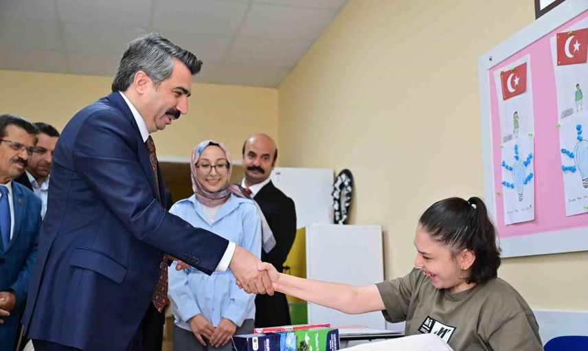 Başkan Oktay Yılmaz özel öğrencilerle yeni eğitim yılına birlikte başladı