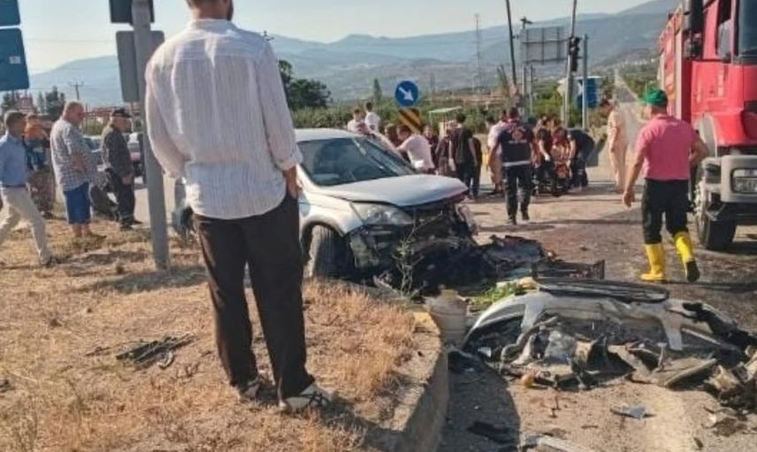 Kavşakta çarpışma trafiği durdurdu: Geyve'de 6 yaralı