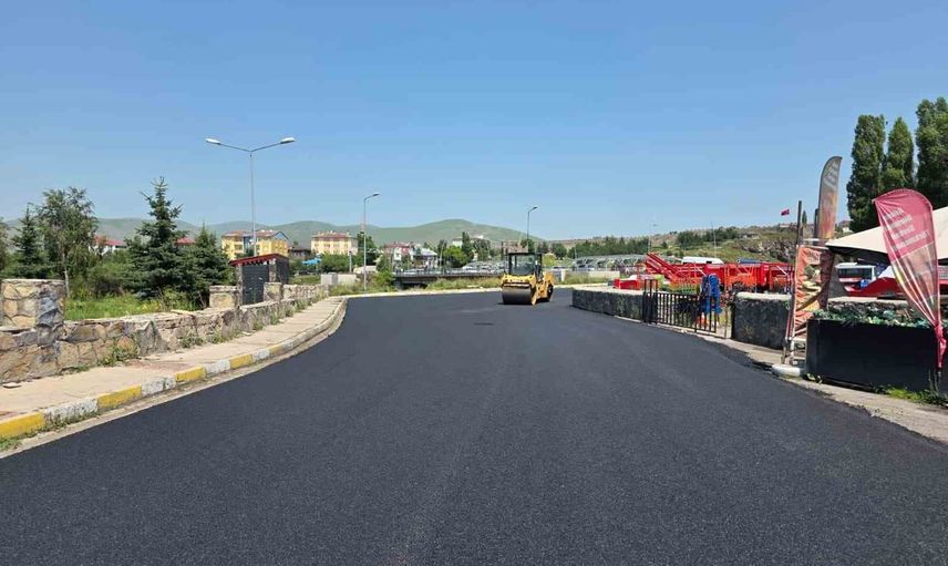 Ardahan'da Kongre Caddesi yenileniyor: trafik düzenlemesiyle çalışmalar hızlandı