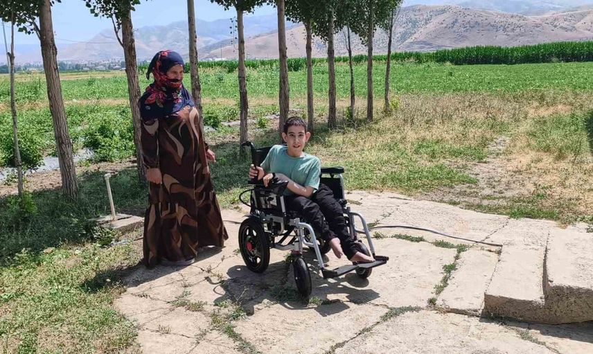Yusuf’un hareket alanı genişledi: polis ve hayırseverler akülü sandalye sağladı