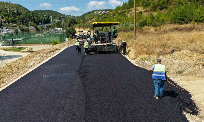 Mudanya Çağrışan bağlantı yolunda genişletme ve asfalt çalışması