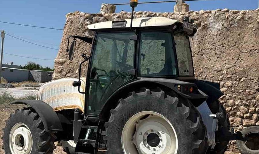 Kumruyla ortak yaşam: traktörünü yavrular uçana dek kullanmayacak