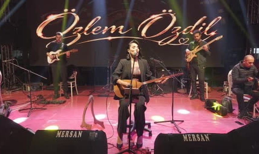 Kırıkkale'de 103. yılda türkülerle coşku: Özlem Özdil sahnede