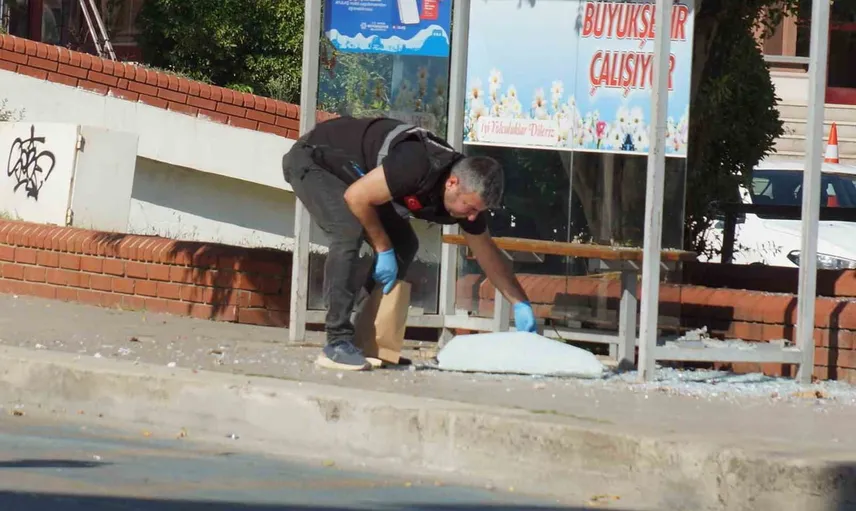 Adliye önündeki şüpheli paket fünye ile kontrollü şekilde imha edildi