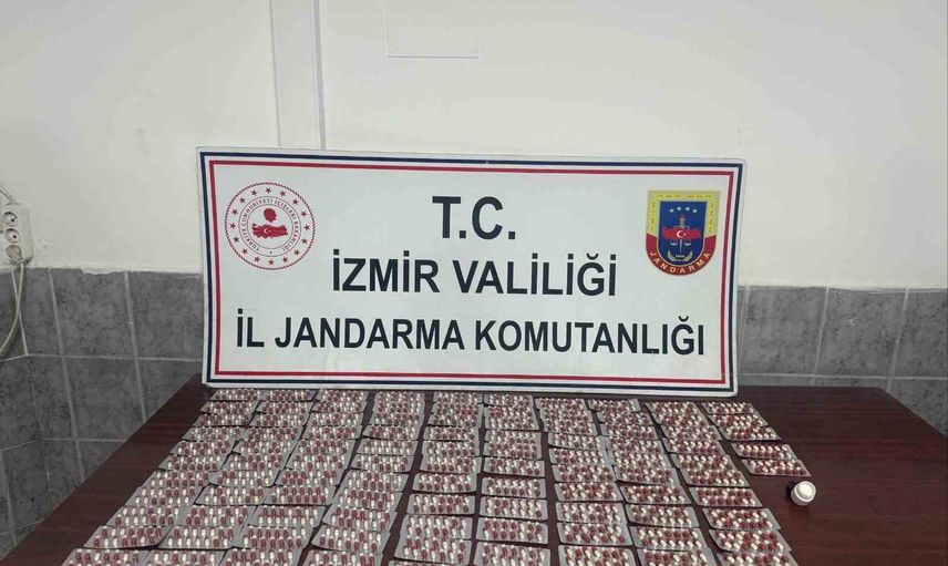 Kınık'ta yol kontrolünde araçta bin 456 uyuşturucu hap bulundu