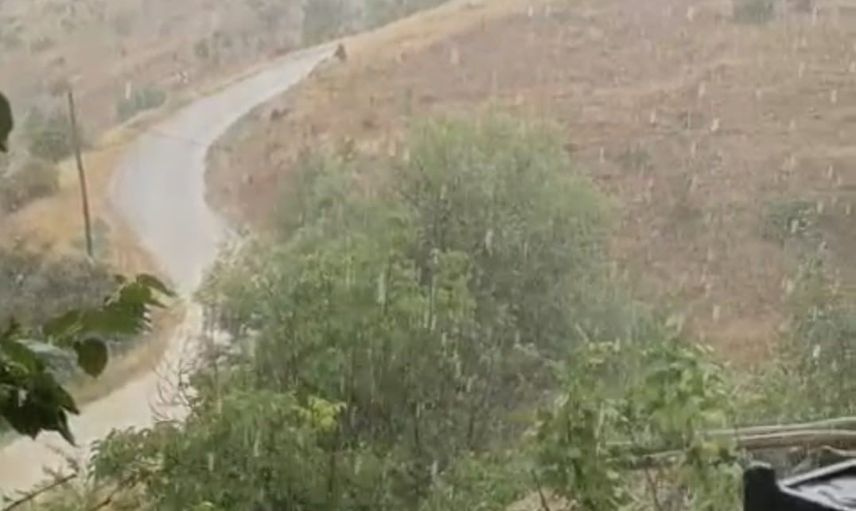 Elazığ’da aralıklarla süren sağanak Gökbelen’de yaşamı sekteye uğrattı