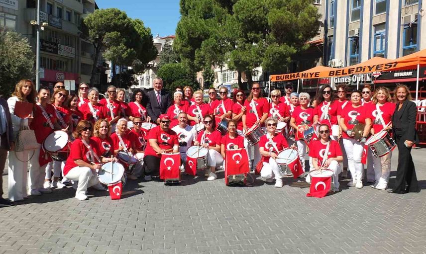 Burhaniye'nin kurtuluşuna müziğiyle iz bırakan Özgür Kanatlar Halk Bandosu