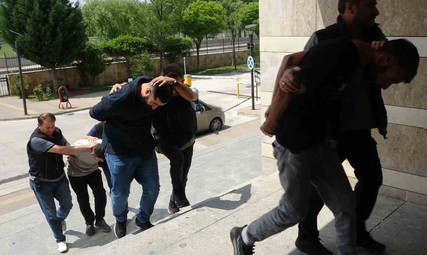Uşak'ta kuyumcu soygununda İstanbul'da yakalanan üç zanlı tutuklandı