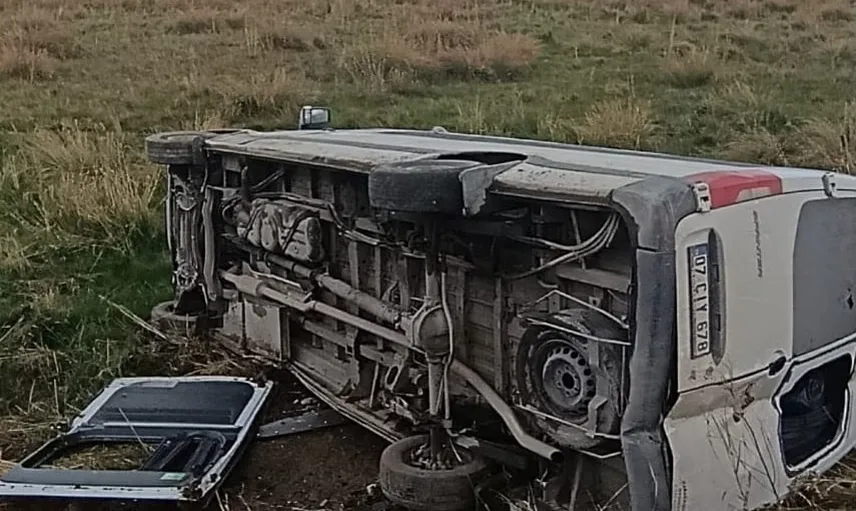 Yuvakoy civarında minibüs devrildi: altı kişi hafif yaralandı