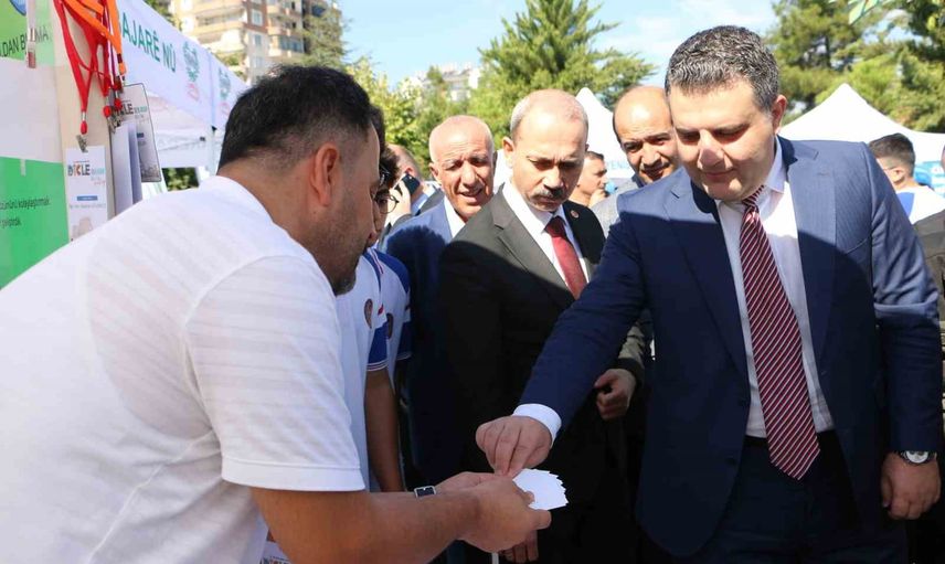 Yenişehir parkında gençlerle bilim buluşması: Dicle’den akan bilim şenliği