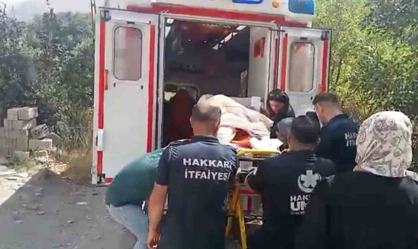 Merzan mahallesinde koordineli müdahale: 140 kiloluk yatağa bağımlı hasta hastaneye taşındı