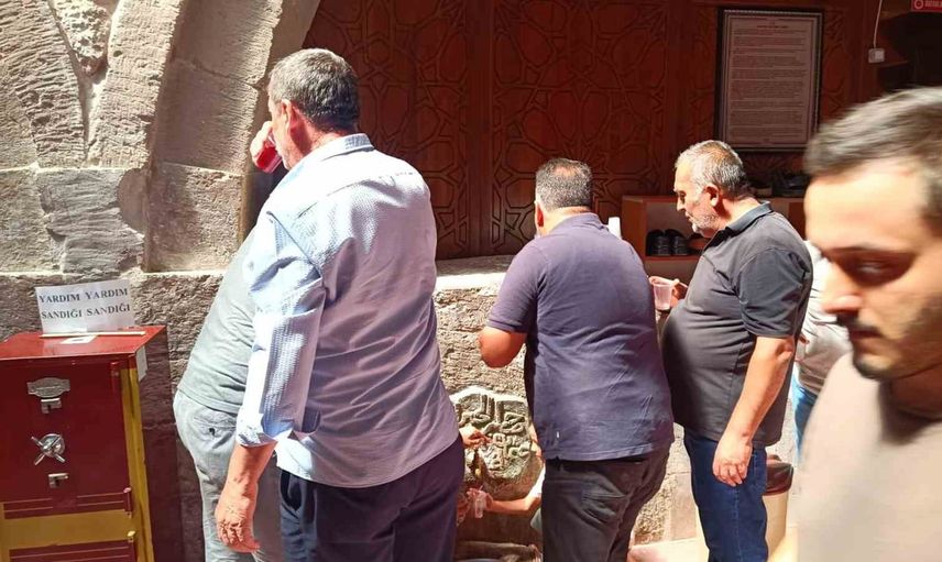 Sivasi Hatun camisinde yüzyıllık şerbet geleneği sürüyor