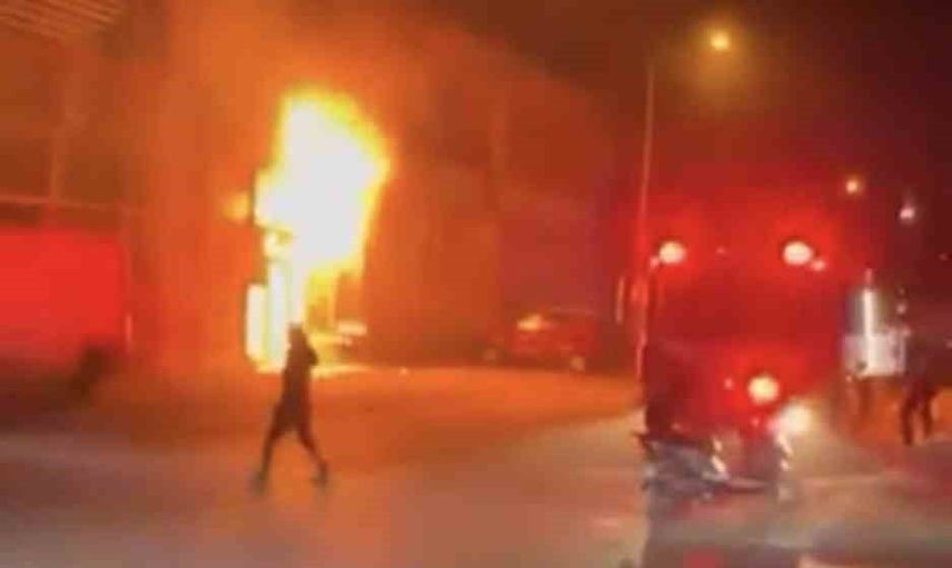 Bursa'da Küçükbalıklı Mahallesi'nde iş yeri yangını kontrol altına alındı