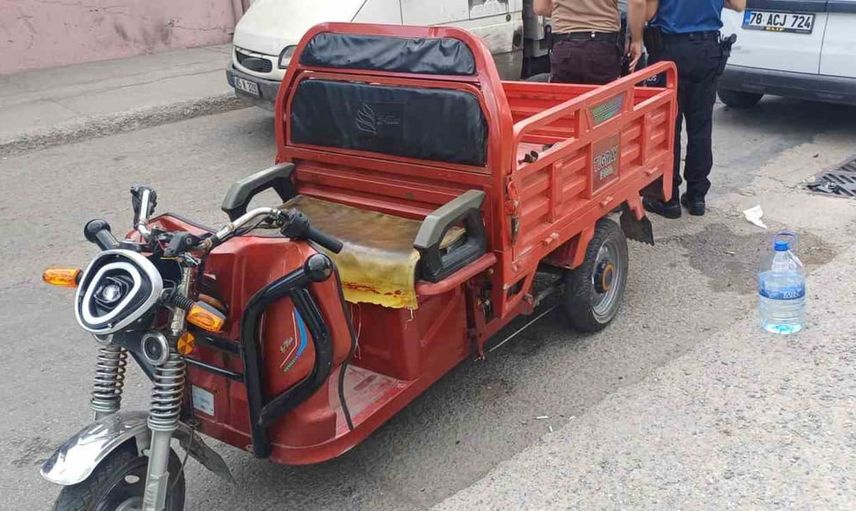 Karabük’te kavşakta çarpışma: elektrikli motosiklette 4 çocuk yaralandı
