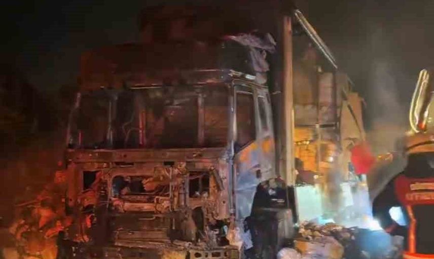 Tem otoyolunda tekstil yüklü tır küle döndü