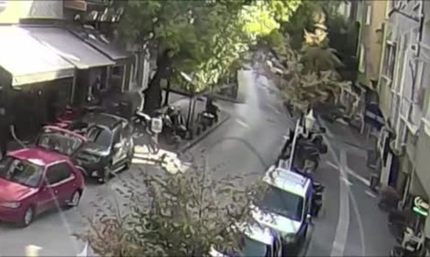 Ehliyetsiz sürüş hastanede bitti: motosikletli genç taksiyle çarpıştı, 80 bin lira ceza