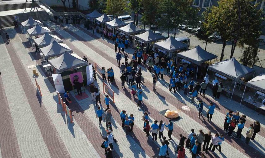 Demirci'de BilimFest başladı: gençler 26 atölyede bilimle buluşuyor