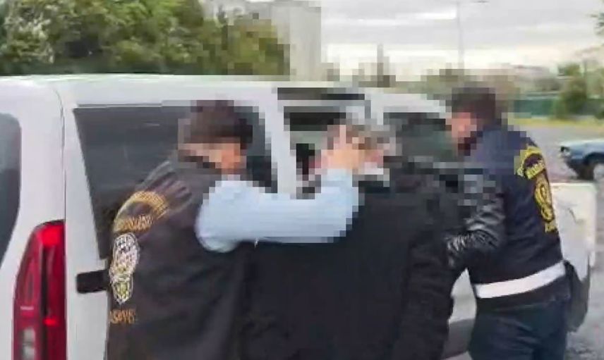 Küçükçekmece'de iş yeri önünde silahlı saldırı: şüpheliler kovalamaca sonucu yakalandı
