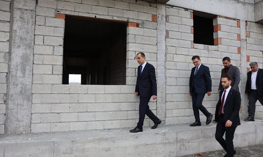 Vali Taşolar Aralık'ta taziye evi, gençlik merkezi ve müftülük inşaatlarını denetledi
