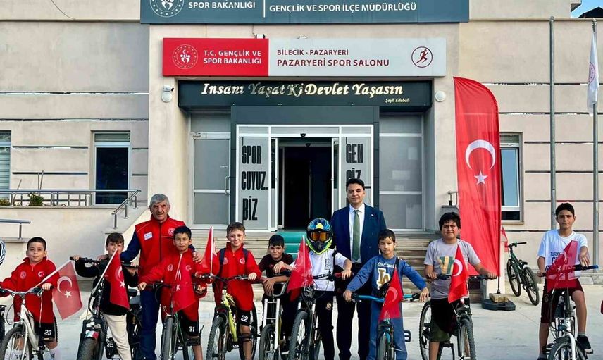 Pazaryeri'nde bisiklet turuyla cumhuriyet coşkusu