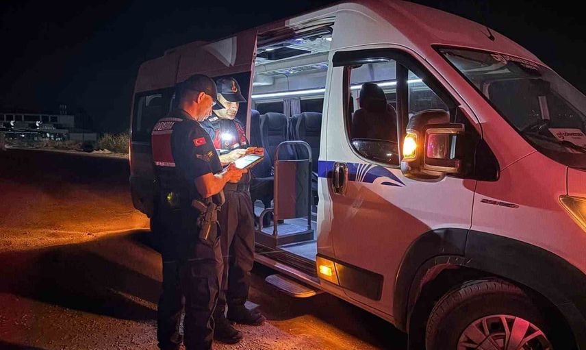 Gece denetiminde Manisa'da 11 aranan yakalandı, 27 araç trafikten men edildi