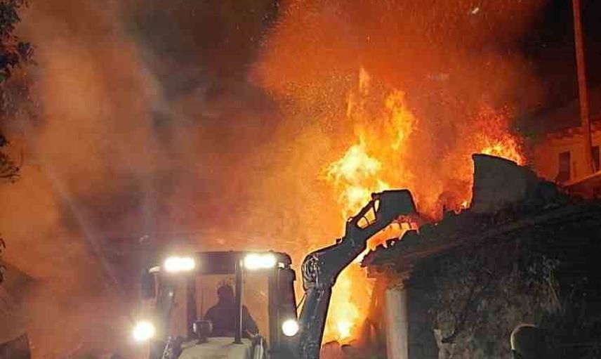 Erdemşah'ta akşam yangını müstakil evi kullanılmaz hale getirdi