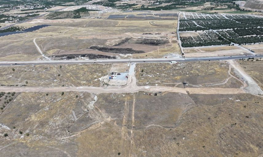 Yaka mahallesine 7 kilometrelik yol ağı ile ticari dönüşümün önünü açıyor