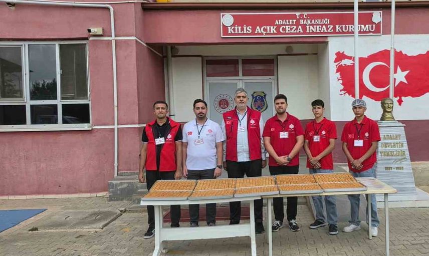 Kilis'te 703 yıllık vakıf geleneği hükümlülere tatlı ikramıyla yaşatıldı