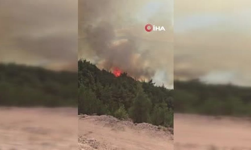 Sındırgı'dan başlayan alevler rüzgarla Simav sınırına doğru ilerliyor