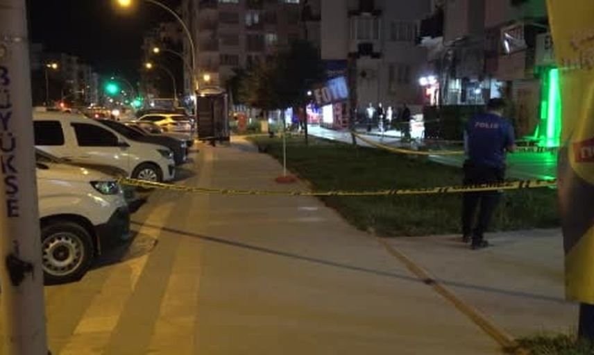 Yeşilyurt'ta sokak kavgası kanlı bitti: genç ağır yaralandı