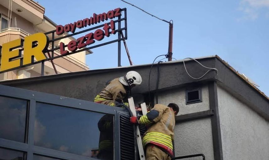 İskenderun'da dönerci yangını itfaiyenin müdahalesiyle kontrol altına alındı