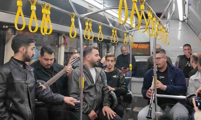 Fırat Konservatuvarı'nın sürpriz performansı Elazığ akşamını türküyle doldurdu