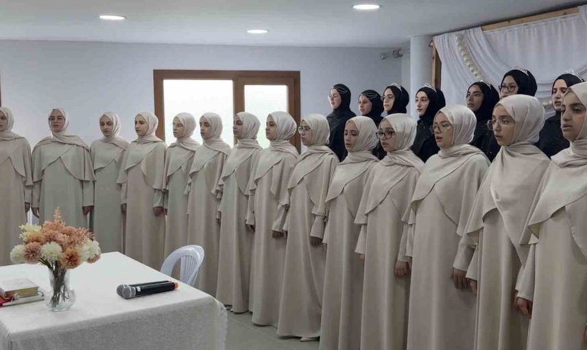 Zeno’da uzun emekle yetişen kız hafızlar icazet töreniyle taçlandırıldı