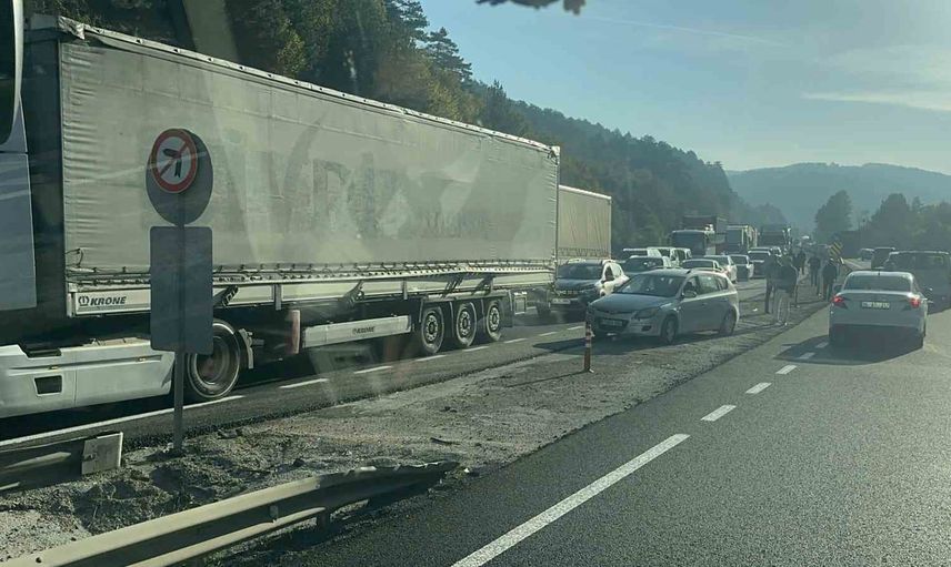 Mezitler'de türbin kanatlarının taşınması sırasında yol trafiğe kapatıldı