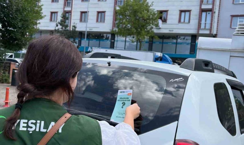 Araçlara bırakılan broşürlerle bağımlılığa karşı bilinç çağrısı: Yeşilay Kars harekete geçti