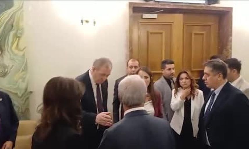 Dem parti heyeti Bahçeli ile kuliste selamlaştı