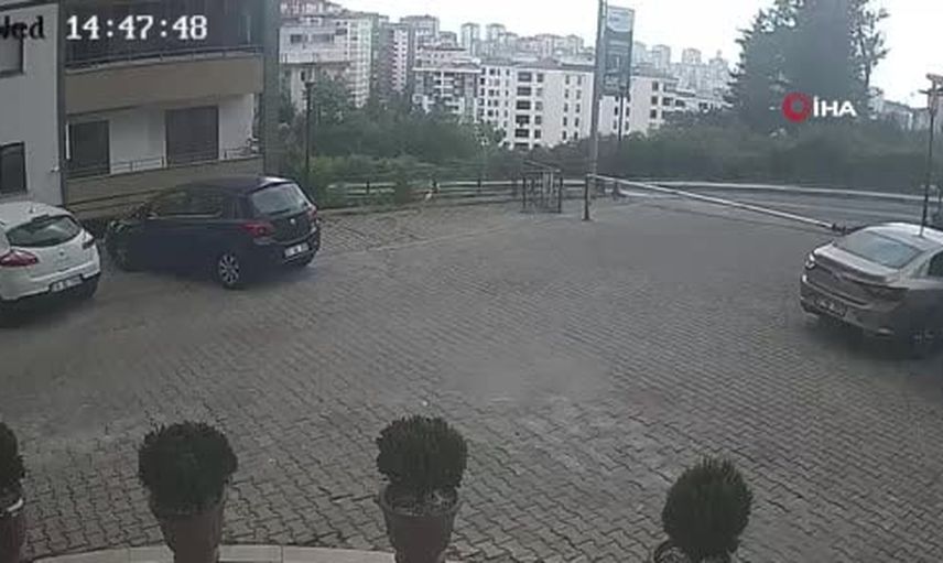 Fren yerine gaza basınca sitenin duvarından uçarak komşu bahçeye düştü