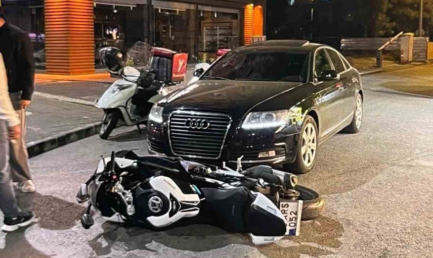Kayseri'de motosiklet yol veren otomobile arkadan çarptı: sürücü yaralandı