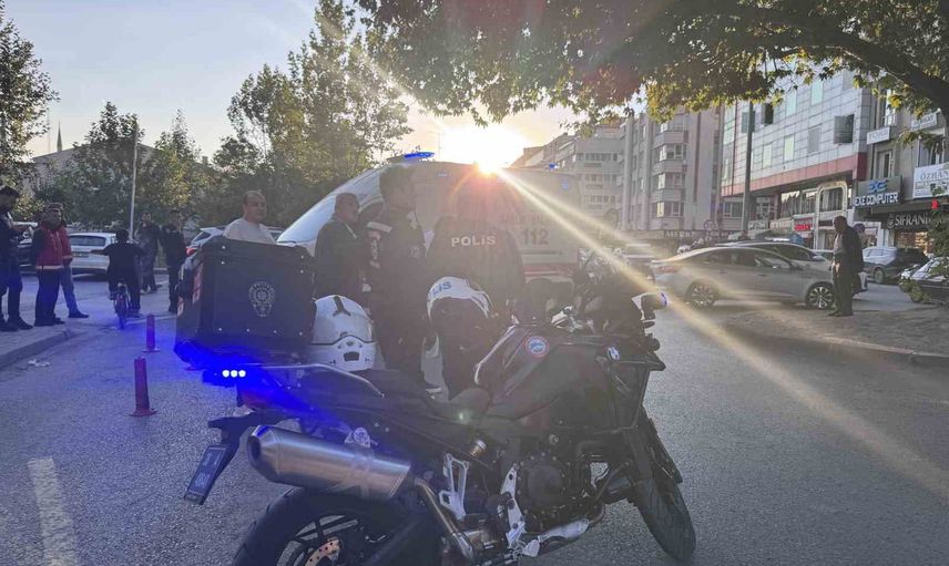 Kavşakta devrilen yunus motosikleti: iki polis yaralandı