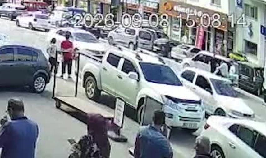 Ardeşen merkezde 15.30'te yaşanan silahlı saldırı güvenlik kamerasında