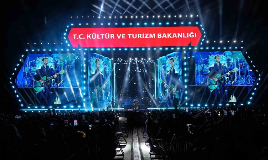 Buray'la sahnede Erzurum gecesi canlandı