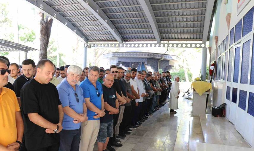 Denizli'de yolun karşısına geçerken yaşamını yitiren Arzu Acunsöz uğurlandı