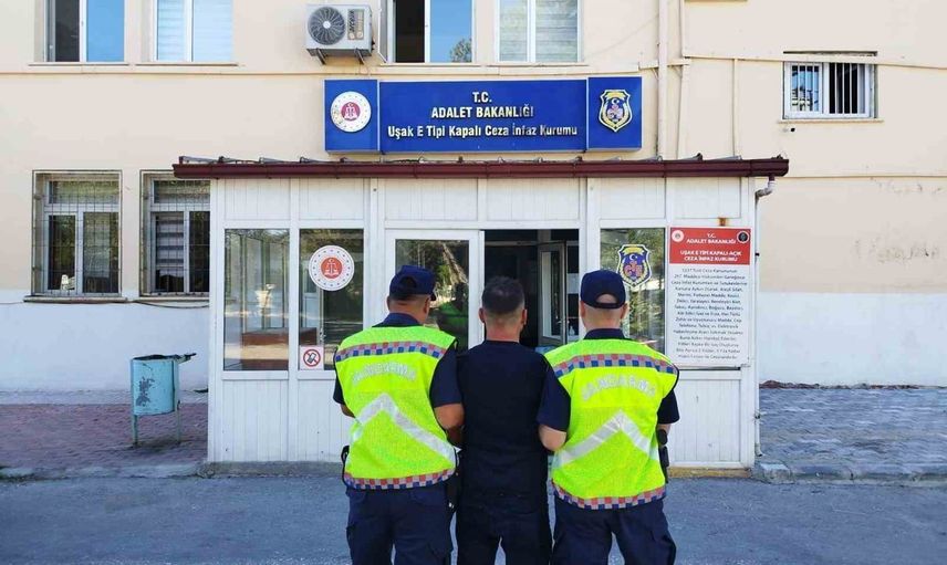 Uşak'ta jandarmanın Eylül operasyonunda 25 aranan şahıs yakalandı