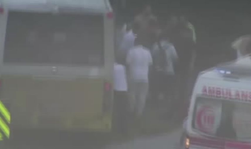 Kontrolü kaybeden İETT otobüsü Zeytinburnu sahil yolunda yoldan çıktı