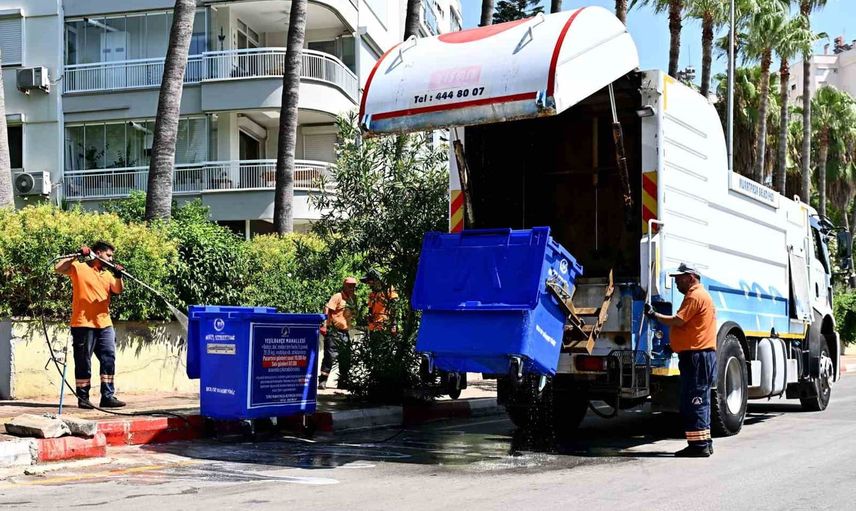Muratpaşa’da yaz kokusuna izin yok: konteynerler üç aşamada temizleniyor